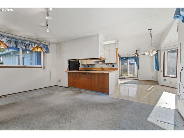 10047 Sw 25TH Ave, Portland, OR 97219