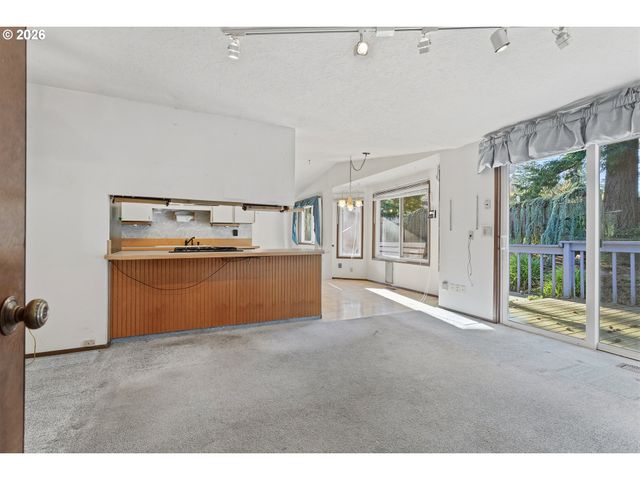 10047 Sw 25TH Ave, Portland, OR 97219