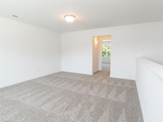 5166 Paramount Road 1061, Pfafftown, NC 27040