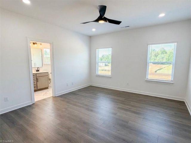 5166 Paramount Road 1061, Pfafftown, NC 27040
