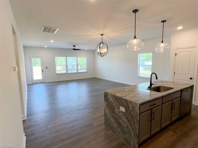 5166 Paramount Road 1061, Pfafftown, NC 27040