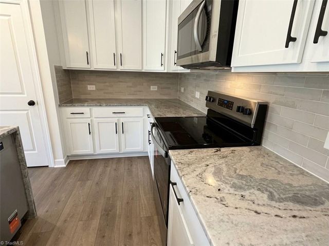 5166 Paramount Road 1061, Pfafftown, NC 27040