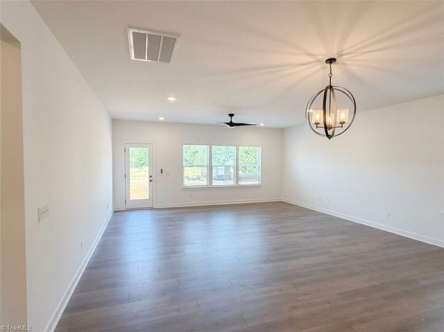 5166 Paramount Road 1061, Pfafftown, NC 27040