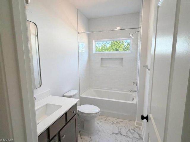 5166 Paramount Road 1061, Pfafftown, NC 27040