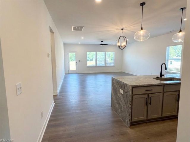 5166 Paramount Road 1061, Pfafftown, NC 27040