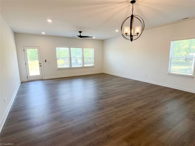 5166 Paramount Road 1061, Pfafftown, NC 27040