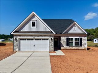 5166 Paramount Road 1061, Pfafftown, NC 27040