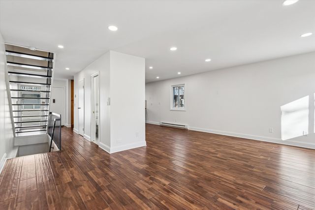 61 Rock Spring Road APT 37, Stamford, CT 06906