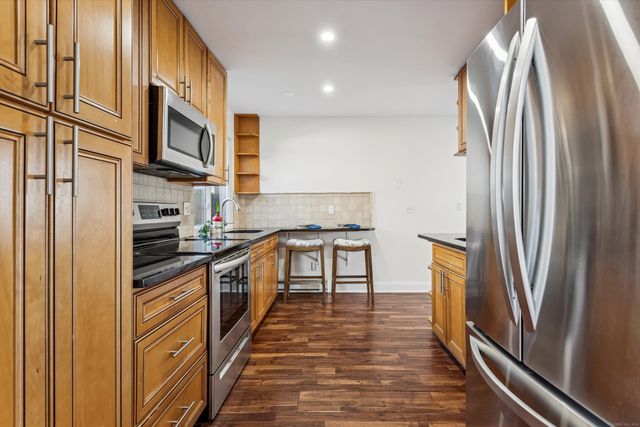 61 Rock Spring Road APT 37, Stamford, CT 06906