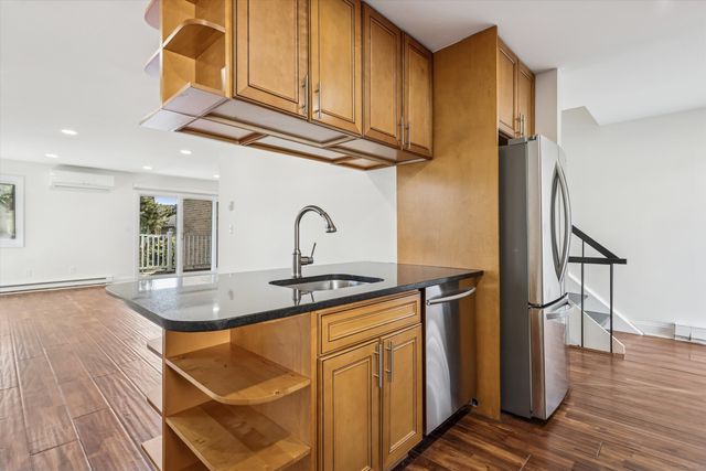 61 Rock Spring Road APT 37, Stamford, CT 06906