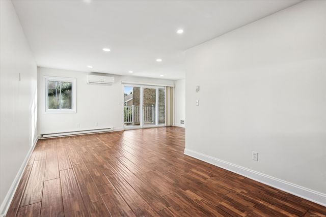 61 Rock Spring Road APT 37, Stamford, CT 06906