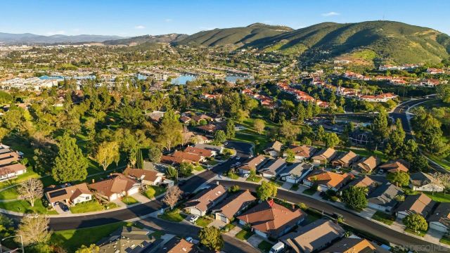 1321 El Corral Ln, San Marcos, CA 92078