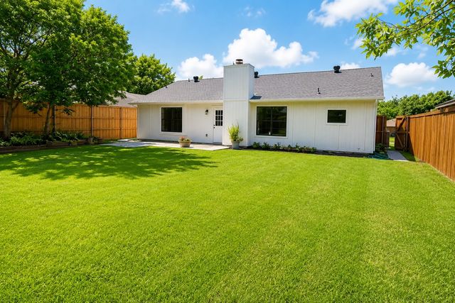 7806 Creek View Drive, Rowlett, TX 75089