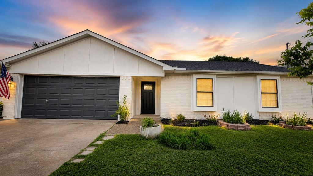 7806 Creek View Drive, Rowlett, TX 75089