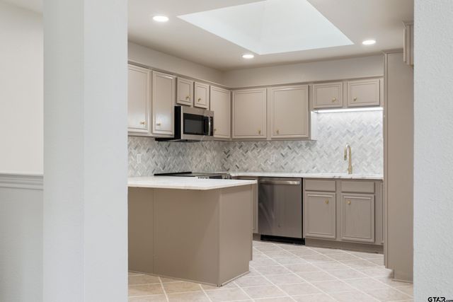 541 Frederick Cir, Flint, TX 75762