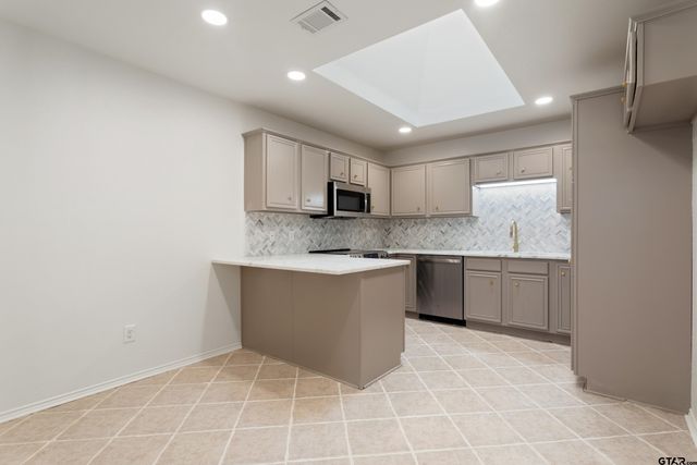 541 Frederick Cir, Flint, TX 75762