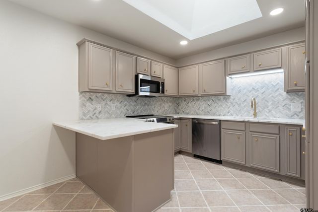 541 Frederick Cir, Flint, TX 75762