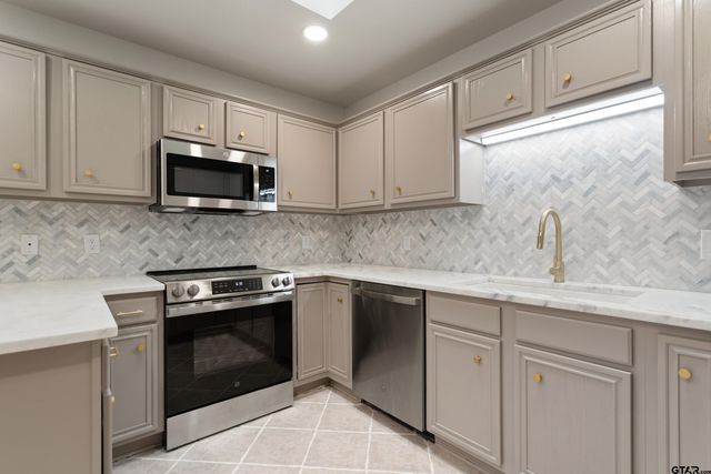 541 Frederick Cir, Flint, TX 75762