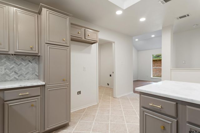 541 Frederick Cir, Flint, TX 75762