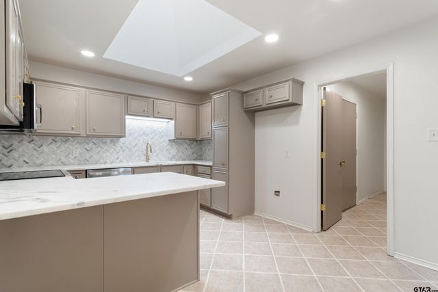 541 Frederick Cir, Flint, TX 75762