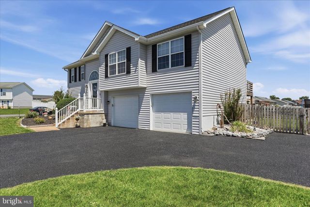 302 DICKENSON DRIVE, Inwood, WV 25428