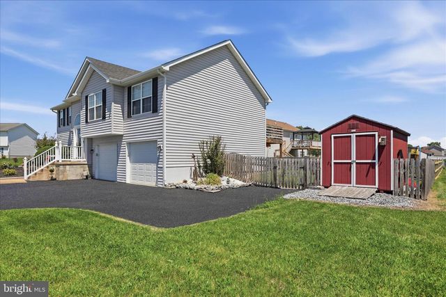 302 DICKENSON DRIVE, Inwood, WV 25428