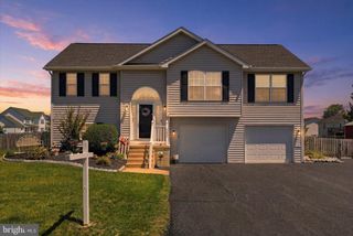 302 DICKENSON DRIVE, Inwood, WV 25428