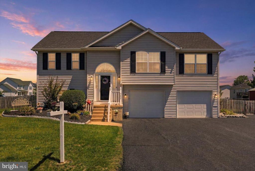 302 DICKENSON DRIVE, Inwood, WV 25428