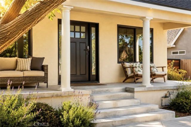 584 N Plymouth, Los Angeles, CA 90004