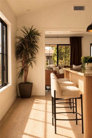 584 N Plymouth, Los Angeles, CA 90004