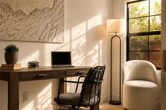 584 N Plymouth, Los Angeles, CA 90004