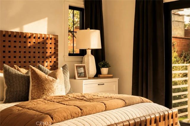 584 N Plymouth, Los Angeles, CA 90004