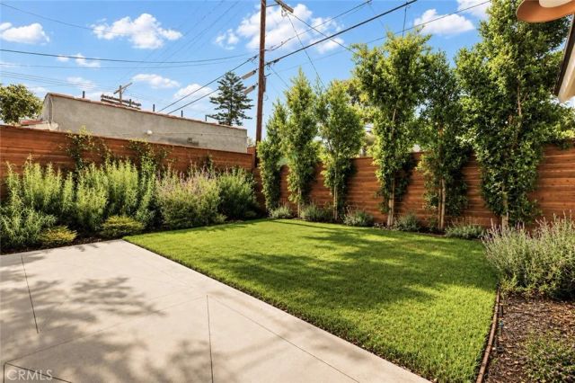 584 N Plymouth, Los Angeles, CA 90004