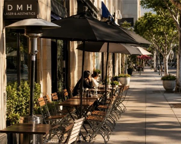 584 N Plymouth, Los Angeles, CA 90004