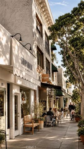584 N Plymouth, Los Angeles, CA 90004