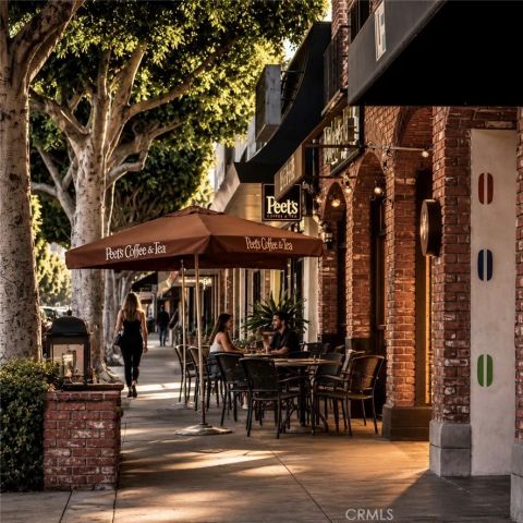 584 N Plymouth, Los Angeles, CA 90004
