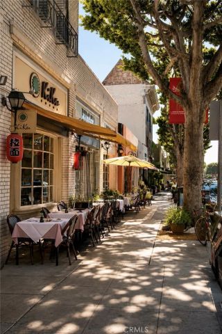 584 N Plymouth, Los Angeles, CA 90004