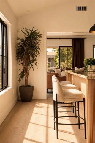 584 N Plymouth, Los Angeles, CA 90004