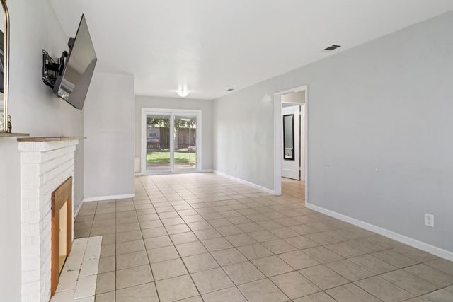 4930 71st St, Sacramento, CA 95820