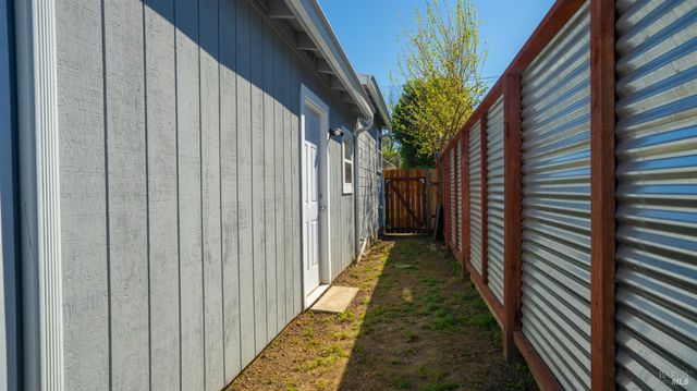 125 Kendal St, Vacaville, CA 95688