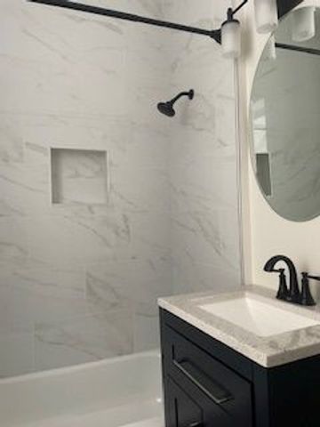 1354 W Greenleaf Avenue 1B, Chicago, IL 60626