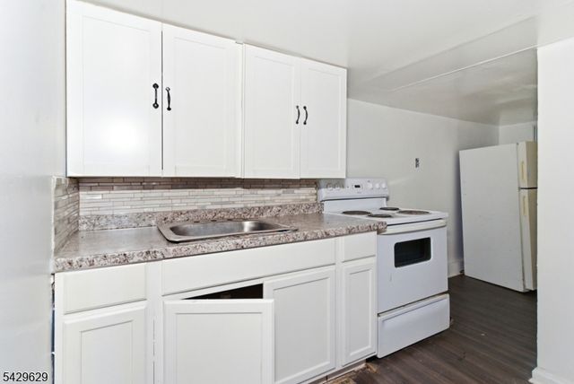 176 Parker St, Newark City, NJ 07104