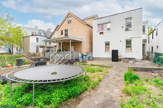 176 Parker St, Newark City, NJ 07104