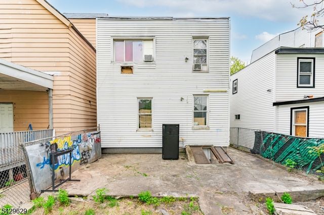 176 Parker St, Newark City, NJ 07104