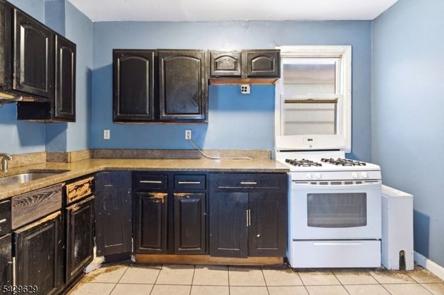 176 Parker St, Newark City, NJ 07104