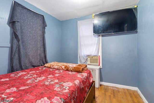 176 Parker St, Newark City, NJ 07104