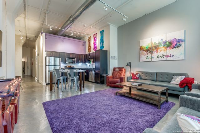 1401 S Flores St Apt 206, San Antonio, TX 78204