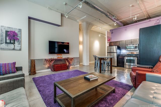 1401 S Flores St Apt 206, San Antonio, TX 78204
