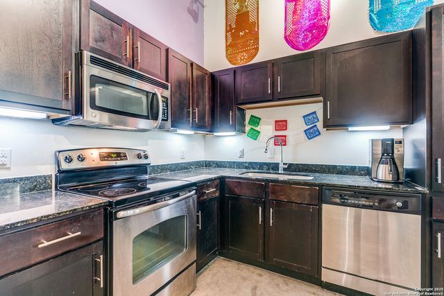1401 S Flores St Apt 206, San Antonio, TX 78204