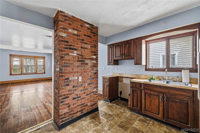 2000 La Salle Avenue, Niagara Falls, NY 14301